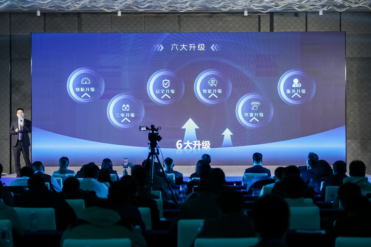 助力客户“跑赢每一度”宇通重卡长续航牵引车全系发布(图5)