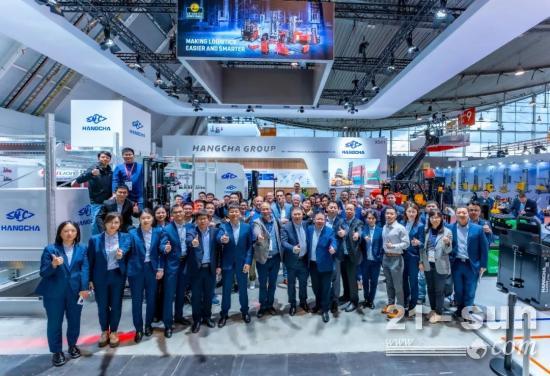 杭叉智能亮相LogiMAT2025：技术领航全球智慧物流(图3)